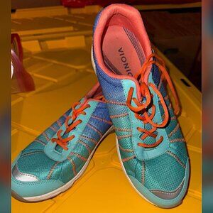 Women’s Vionic Alliance Walking Shoes Size 9